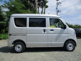 スライドドアなので、座席への乗り降り、荷物の運び入れも楽チンです!