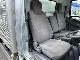 車内シート、大きな破れなく綺麗です♪