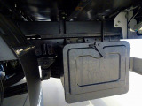 燃料タンク80L タイヤ止め2個 左シャシリア工具箱