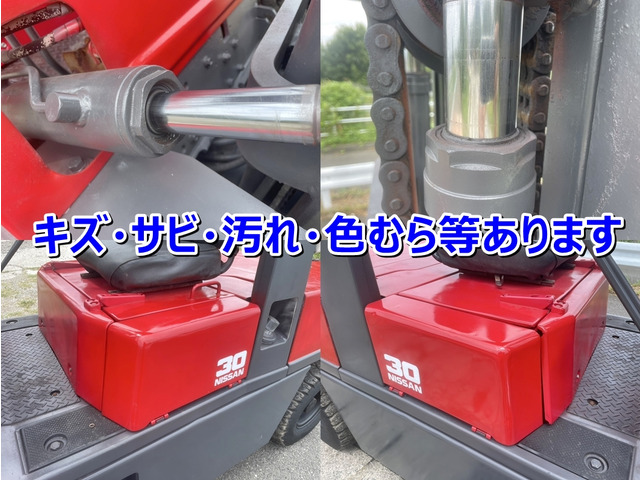 日産フォークリフト 3 トン ガソリン、3 レバー ヒンジ付き。 型式