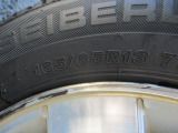 タイヤサイズは、165/65R13です。