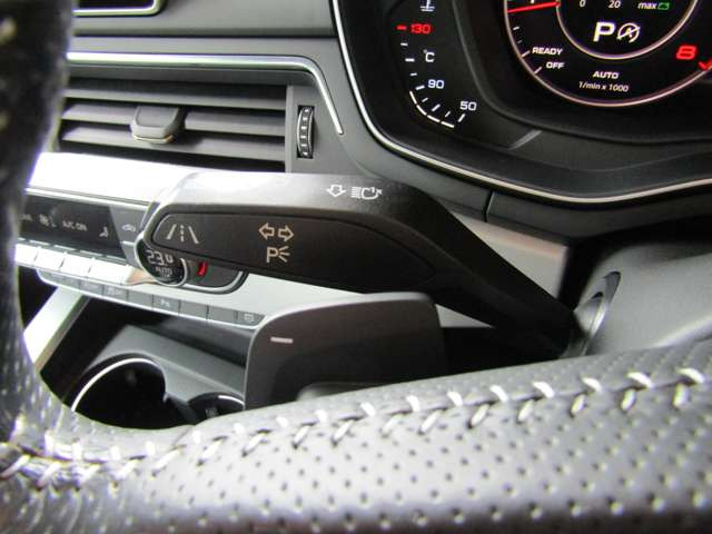アウディ A4 2.0 TFSI クワトロ スポーツ 4WD Sラインパッケージ