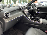 駐車の際に便利な、リアアクスルステアリング機能が付いております。