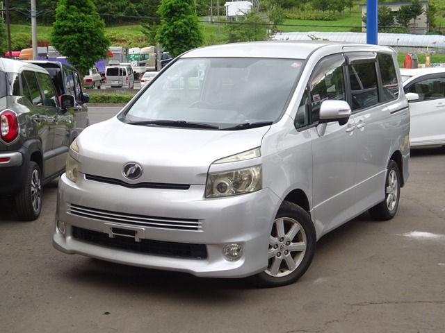 ヴォクシー2.0 ZS 4WD8人乗り ナビ バックカメラ ETC