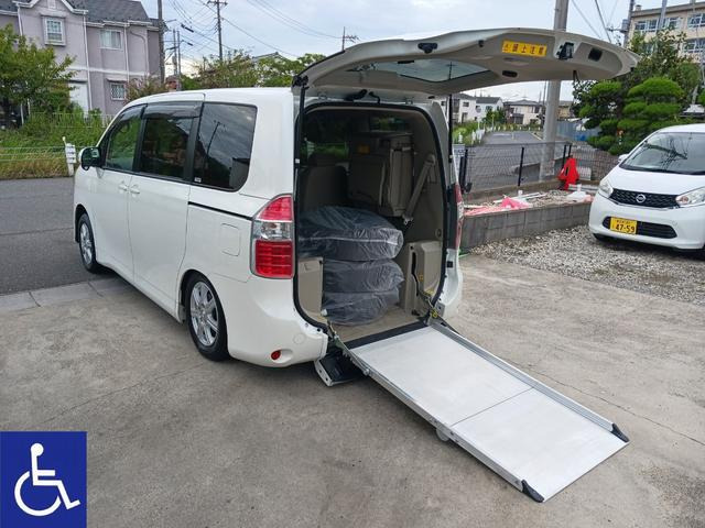 ノア  福祉車両 電動スローパー 2列目固定式