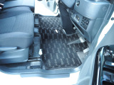 足元ゆったりした明るく広々とした室内です。運転も楽で快適装備です。荒れのない室内ですから快適にと使い頂けます。お車は1台限りで気になりましたら09046440671迄、商談のご予約下さい