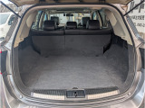 2列目を使用した状態でもしっかりと荷物が載せれるスペースが確保されてます。車体幅があるので広いラゲッジスペースです。