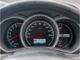 ホワイトに光るメーター発色。センター部には車輛情報を表示するインフォメーションディスプレイが備わってます。
