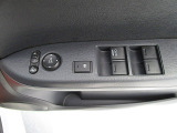 運転席の手元でも操作可能なスイッチも付いております☆