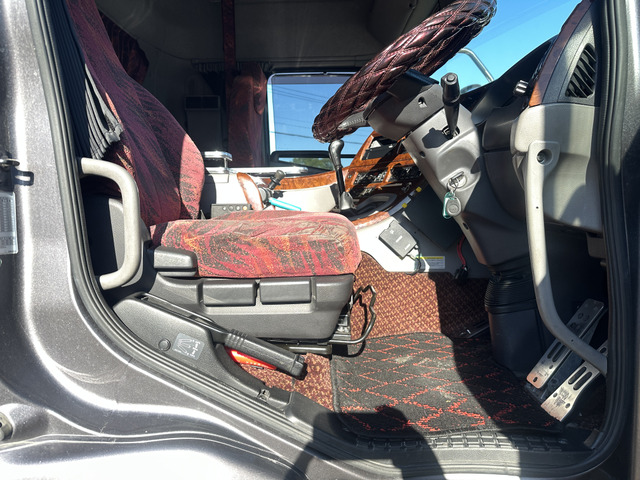 UDトラックス クオン トレーラーヘッド PTO ダンプポンプ付 の中古車