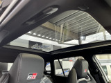 カローラクロス 2.0 GRスポーツ E-Four 4WD パノラマルーフ GR専用レッドブレーキ
