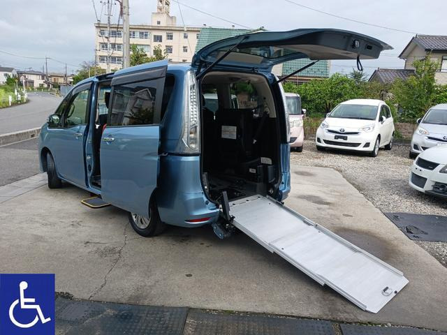 セレナ2.0 20S後期型 車いす1名サード仕様 送迎タイプ