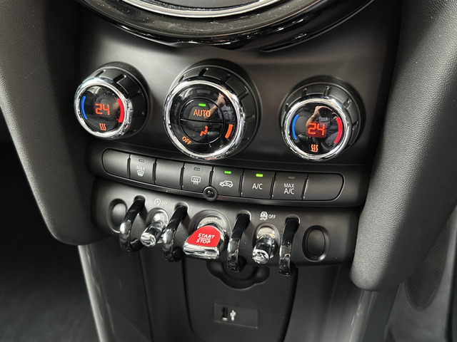 ミニ クーパー ナビ 本革 ETC Bカメラ 取説 記録簿 試乗大歓迎 BMW MINI ミニ クーパー DCT 純正ナビ ドラレコFR Bカメラ ETC の中古