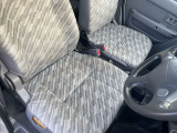 運転席シート使用感あります。車検、レッカー等で不在がちの為ご来店の際には090-5566-1626川崎までご連絡ください(^^♪