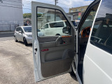 程度が悪い車が安いのは当たり前です。当店はコストを安く!薄利多売価格設定でお客様が良質安価な車両に出会える事にこだわっております。少し年式が古くても程度の良い車両は沢山あります!