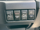 新車オプションの両側パワースライドドアです。