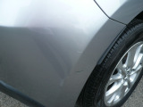 写真では分かりにくいですが、運転席側リアバンパーキズあります&hellip;(&acute;;&omega;;`)
