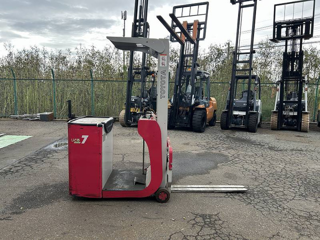 トヨタL&F 電動フォークリフト 希少3m 700kg りとるランナー