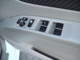 運転席ドアにある電動収納ミラーのスイッチと全窓のパワーウインドウとドアロック&窓ロックのスイッチです。お車は1台限りで気になりましたら09046440671迄、商談のご予約下さい