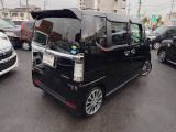 自動車保険もご相談ください。当店は三井住友海上、あいおいニッセイ同和損保の代理店です。保険担当が万一の際は連携を取って迅速にご対応致します。代車・レンタカーもご用意できますのでご安心ください。