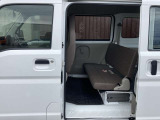 【サイドバイザー】は、ついている車とそうでない車がございます。必要であれば、装着可能です。【フロアマット】は、中古車の為ほつれ等がございます。新品をご希望であれば付け替え可能です。