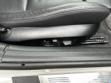 【運転席パワーシート】電動でシートポジションを細かく調整できる便利な機能です!