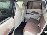【サイドバイザー】は、ついている車とそうでない車がございます。必要であれば、装着可能です。【フロアマット】は、中古車の為ほつれ等がございます。新品をご希望であれば付け替え可能です。