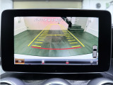 ガイドライン付バックカメラに加え車輌の前後バンパーに装着されたパーキングセンサーを駆使しシフトとアクセルを操作するだけで縦列および並列駐車をサポートするアクティブパーキング・パイロットが備わります。