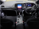BOSEサウンドシステムやアンビエントライト機能などのエンターテイメント性も備わっております。もちろんAppleCarplayなどのスマートフォン連携によって更に使い勝手も向上します。
