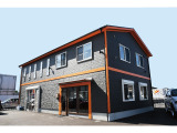 創業20年の実績!2016年新社屋OPEN致しました。広大な敷地に展示場・メンテナンススペース・カフェエリアを設けております。