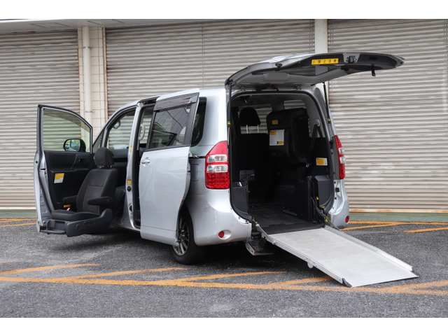 ノア 2.0 X Lセレクション ウェルキャブ スロープタイプI 車いす2脚仕様 車いす2脚仕...