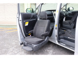 ノア 2.0 X Lセレクション ウェルキャブ スロープタイプI 車いす2脚仕様 車いす2脚仕...