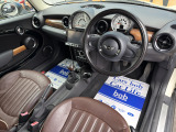 すっきりとしたシンプルな内装の造りは欧州車の魅力!細部にまでこだわり抜かれたデザインが自慢ですので是非じっくりとご覧くださいませ。