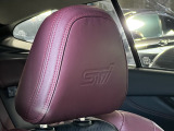 前席ヘッドレストにはSTIのロゴが刻印されています!所有感を高めてくれる演出の一つです!