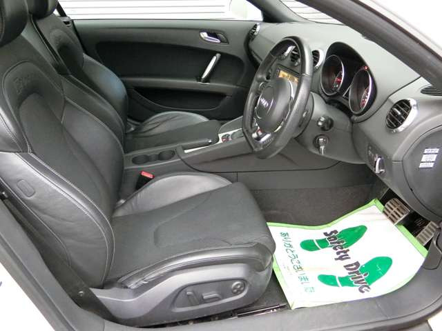 アウディ TTクーペ 2.0 TFSI クワトロ Sラインパッケージ 4WD 純正