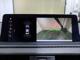 ドライビングアシストはレーンディパーチャーウォーニング(車線逸脱警告システム)、前車接近警告機能、衝突回避被害軽減ブレーキが含まれます。その他、リヤビューカメラ(予想進路表示機能付)も備わります。
