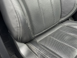 運転席シートにヘタリは少し出ていますが、2014年式にしては良好な状態を保っています。