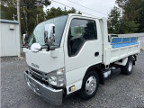 車両左側前面:いすゞエルフフルフラットローダンプ積載3t💪✨,車検整備1年付,走行距離少なめ8万㎞台です‼️マニュアル6速,HSA,ASR,安心安全コボレーン,取扱書・記録簿📚