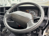 ステアリング:走行距離7万㎞台と距離少な目のため、内装も比較的綺麗な状態となります😊🌿 栃木県栃木市トラックダンプ専門店🚚🚛ハイトレーディングからお届け致します😊‼️