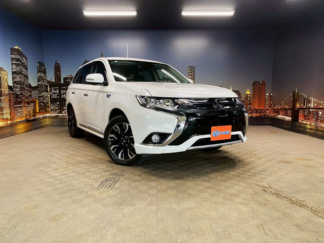 アウトランダーPHEV2.0 G ナビパッケージ 4WD4WD 純正SDナビ 全周囲カメラ