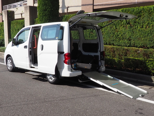 NV200バネットバン  スロープタイプ 車イス2名仕様 6人乗り