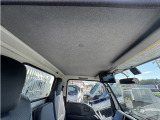 キャビン内屋根:目立つ汚れや傷はございません。他府県納車実績多数ございます✨(トップページに納車実績県名記載ございます) 🚛全国配送承ります🚛 お気軽にお問い合わせ頂けますと幸いです🤗🌿