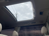 後部座席サンルーフです。車検、レッカー等で不在がちの為ご来店の際には090-5566-1626川崎までご連絡ください(^^♪