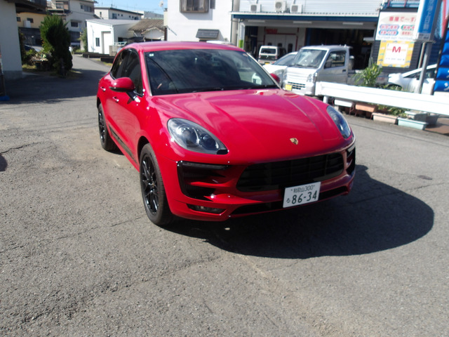 マカンGTS PDK 4WDカーマインレッド