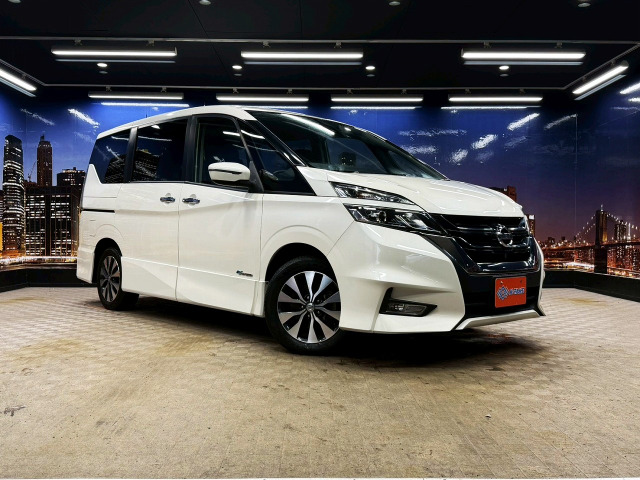 セレナ2.0 ハイウェイスターエマージェンシーブレーキ