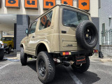 リア周りは定番のパイプタイプバンパーを装着♪