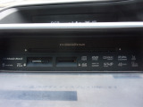 CD,DVD,SDカードスロットル。
