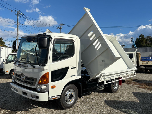 レンジャー 三転ダンプ 4トン 三転ダンプ 内装&荷台キレイ