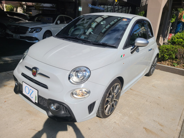 アバルト595ツーリズモ黒革シートナビTVETCバックカメラ