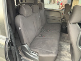 テーブルからキッズルームが見えるので安心してお車探しが可能です!